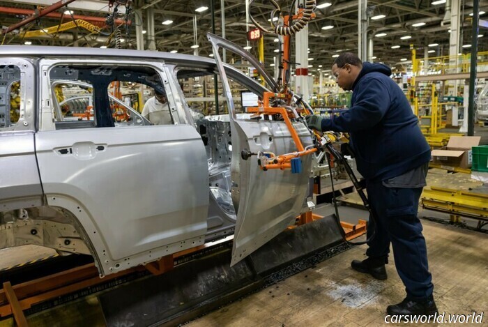 Canadá Acaba de Hacer Que los Automóviles Fabricados En EE. UU. Sean un 25% Más Caros Durante la Noche | Carscoops